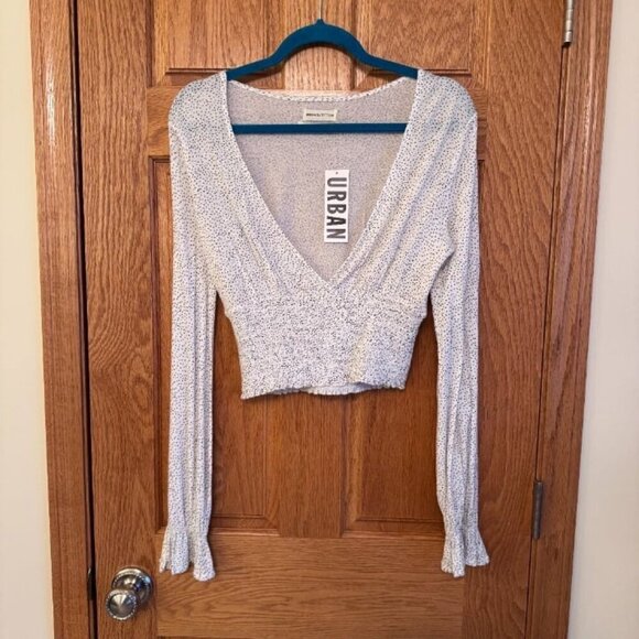 Urban Outfitters Women's White Black Polka Dot Wrap Crop Top Size M - Picture 1 of 9